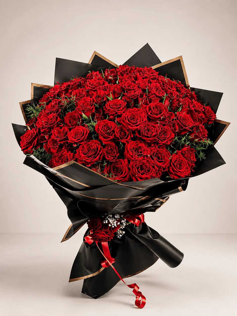 Royale luxury red rose bouquet with black and gold wrapping for flower delivery in Casablanca