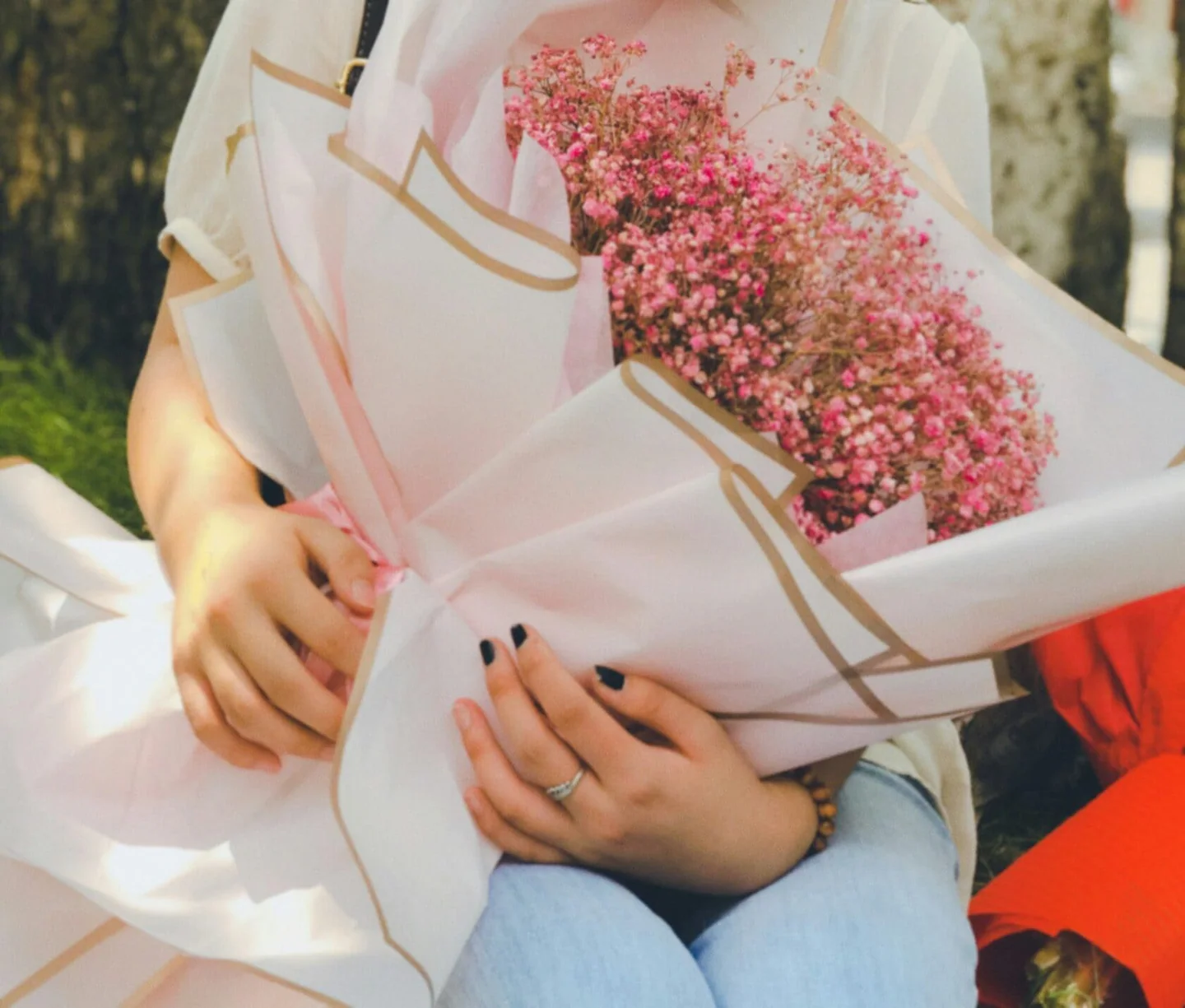 Pink baby’s breath bouquet for flower delivery in Mohammedia