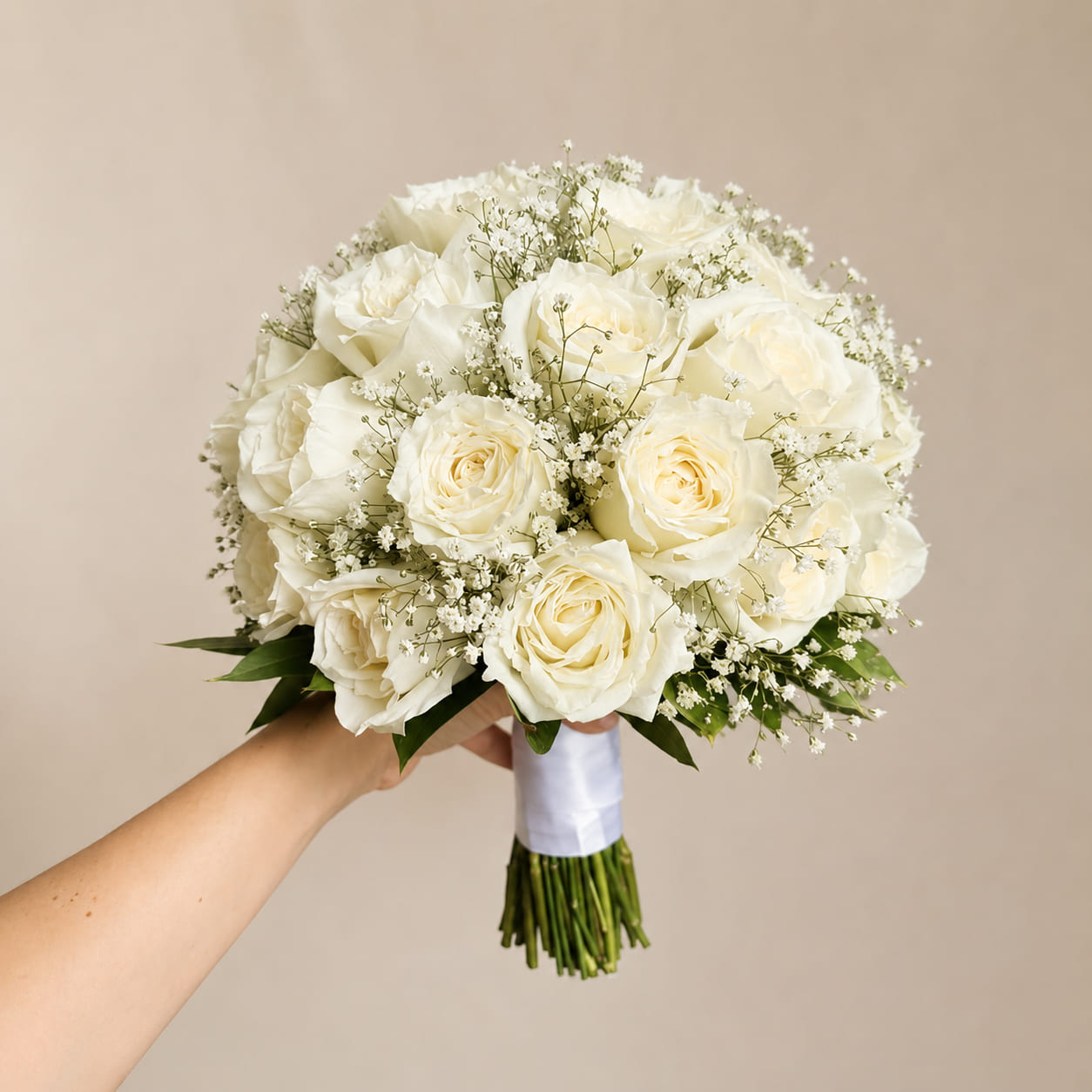 Ivoria white rose bouquet with baby's breath for elegant flower delivery in Casablanca